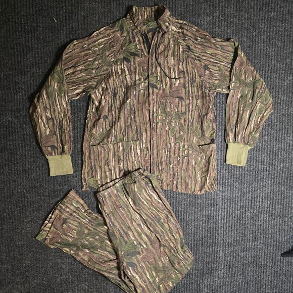 Realtree Other - Vintage 90a Spartan Realtree size Large jacket and pants